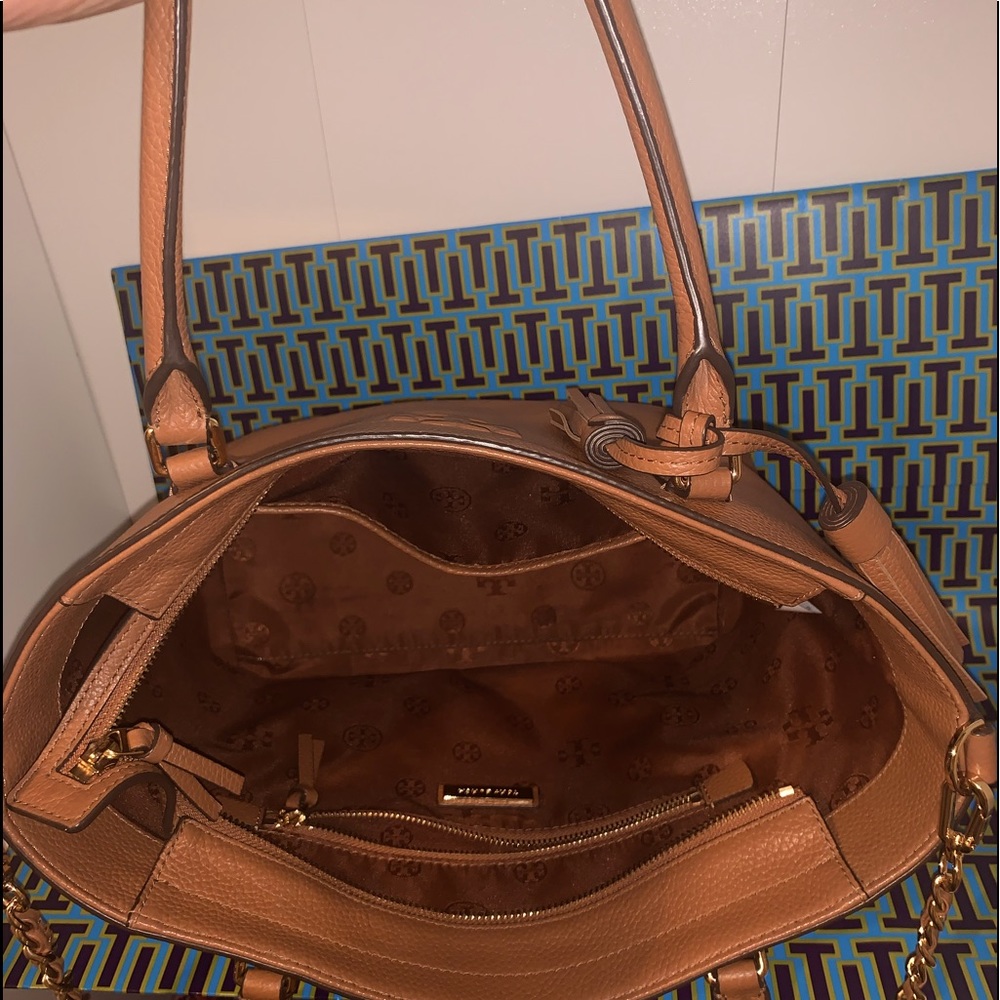 Tory Burch Thea convertible tote. Pebbled leather, In great condition.
